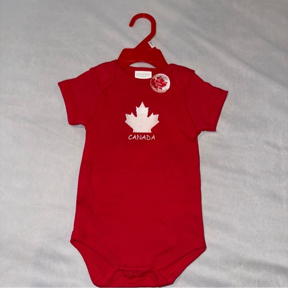 Red Canada Baby Onesie Sz 9-12 Months Maple Leaf Canada Day - Picture 1 of 3